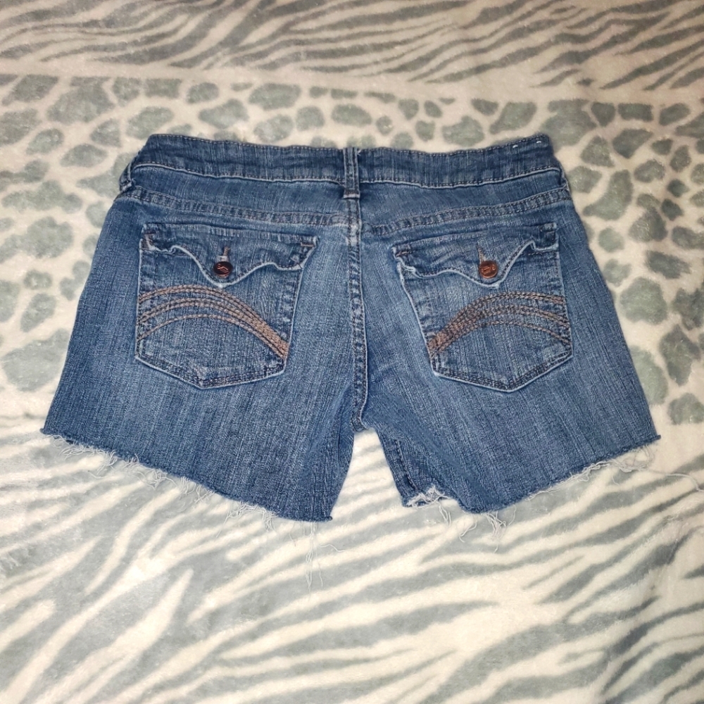 Decree jean shorts sz 3 juniors excellent condition.